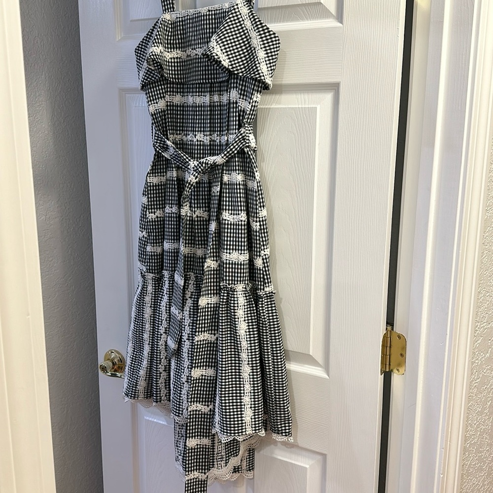 Adelyn Rae dress 🤍🖤 - Picture 5 of 10